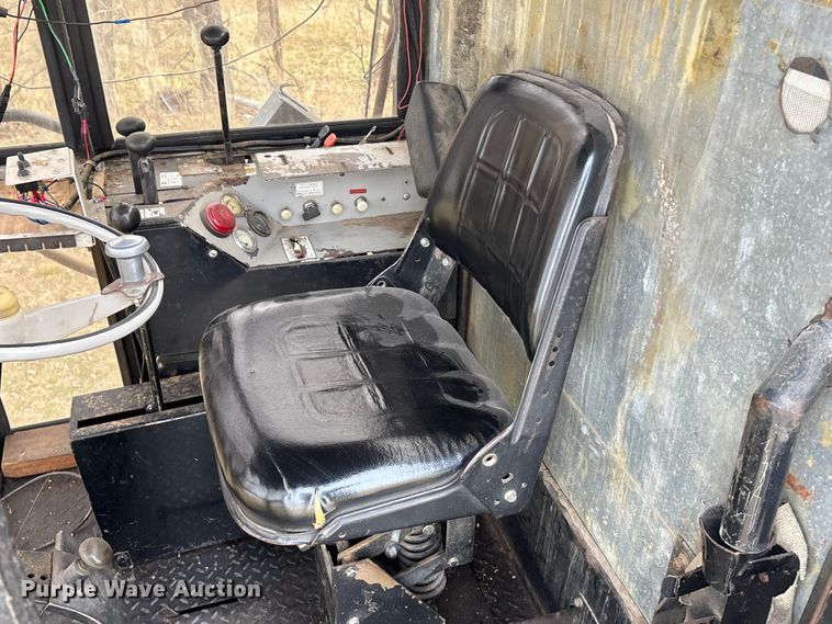 image for item FC1550 Gleaner EIII combine