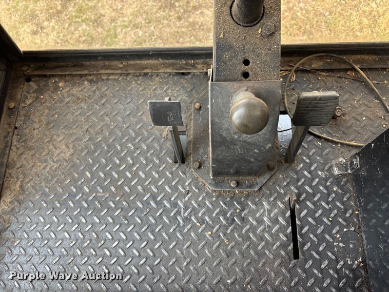 image for item FC1550 Gleaner EIII combine