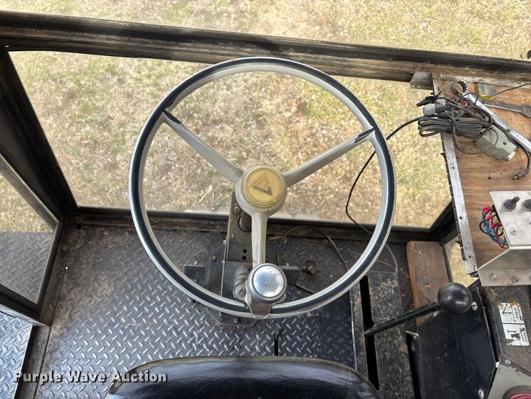 image for item FC1550 Gleaner EIII combine