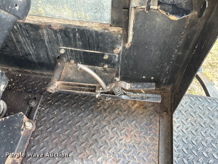 image for item FC1550 Gleaner EIII combine