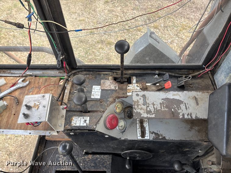 image for item FC1550 Gleaner EIII combine