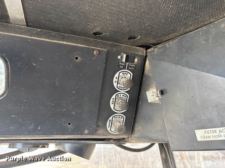 image for item FC1550 Gleaner EIII combine