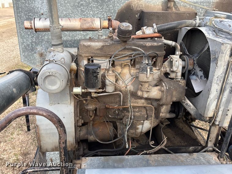 image for item FC1550 Gleaner EIII combine