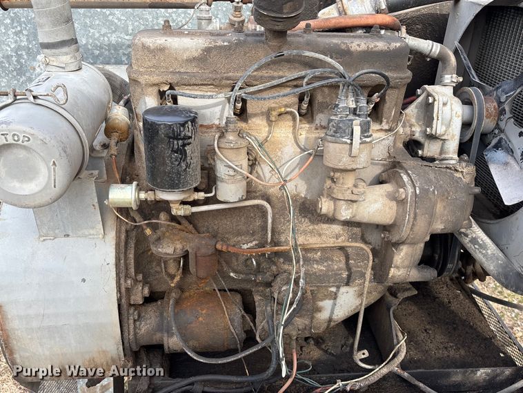 image for item FC1550 Gleaner EIII combine