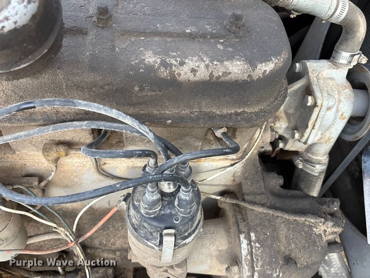 image for item FC1550 Gleaner EIII combine