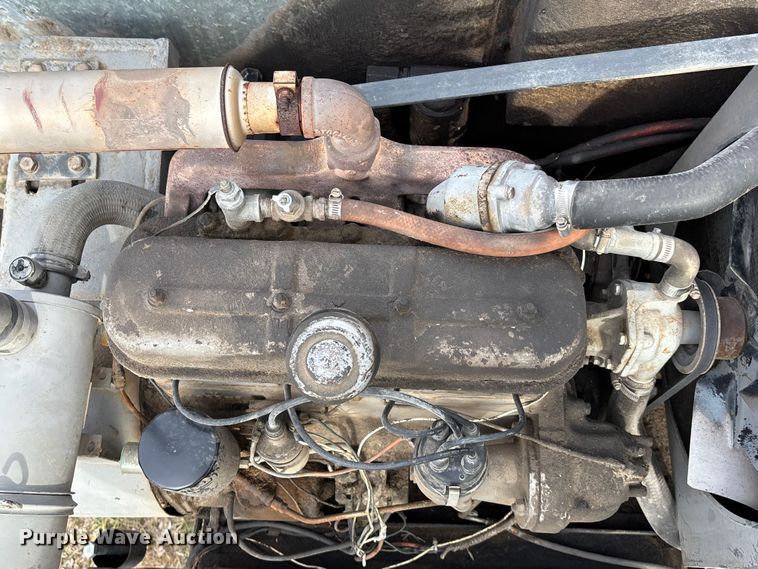 image for item FC1550 Gleaner EIII combine