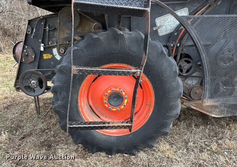 image for item FC1550 Gleaner EIII combine