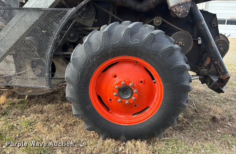 image for item FC1550 Gleaner EIII combine