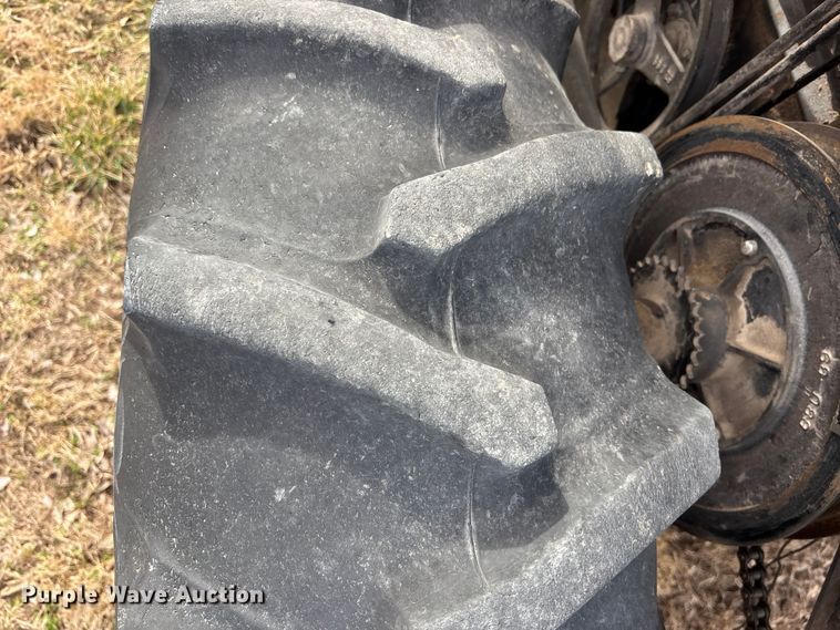 image for item FC1550 Gleaner EIII combine