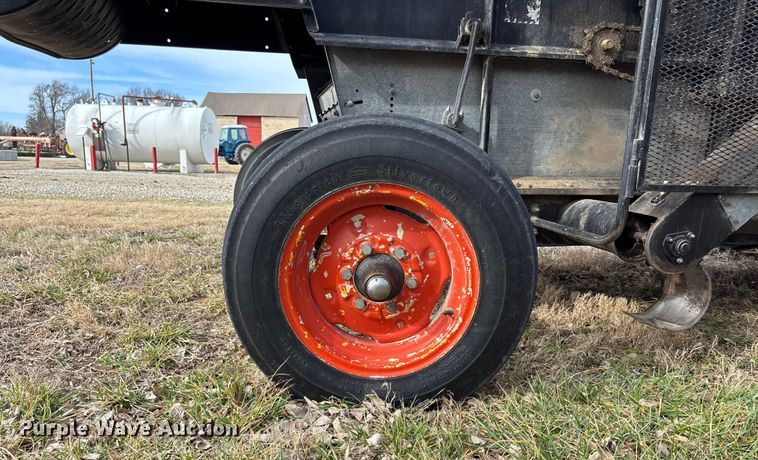 image for item FC1550 Gleaner EIII combine