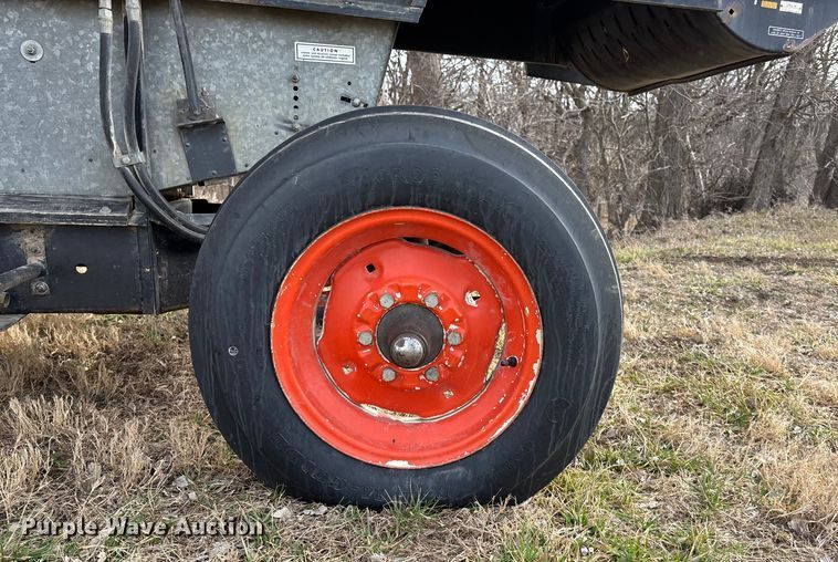 image for item FC1550 Gleaner EIII combine