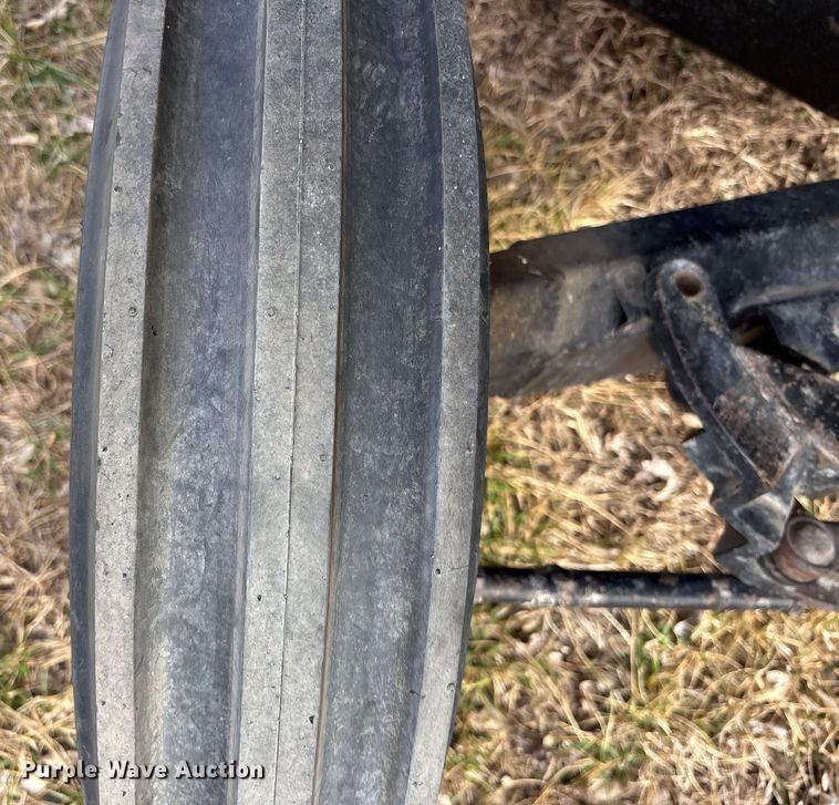 image for item FC1550 Gleaner EIII combine