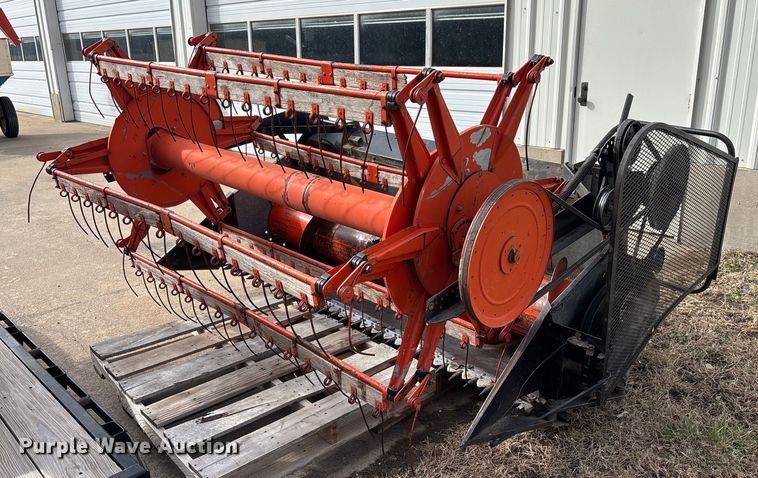 image for item FC1550 Gleaner EIII combine