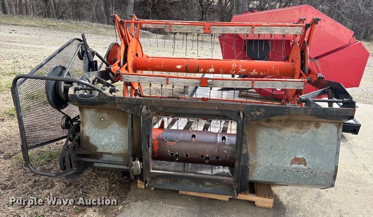 image for item FC1550 Gleaner EIII combine