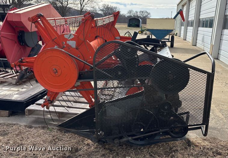image for item FC1550 Gleaner EIII combine