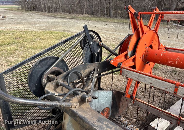 image for item FC1550 Gleaner EIII combine