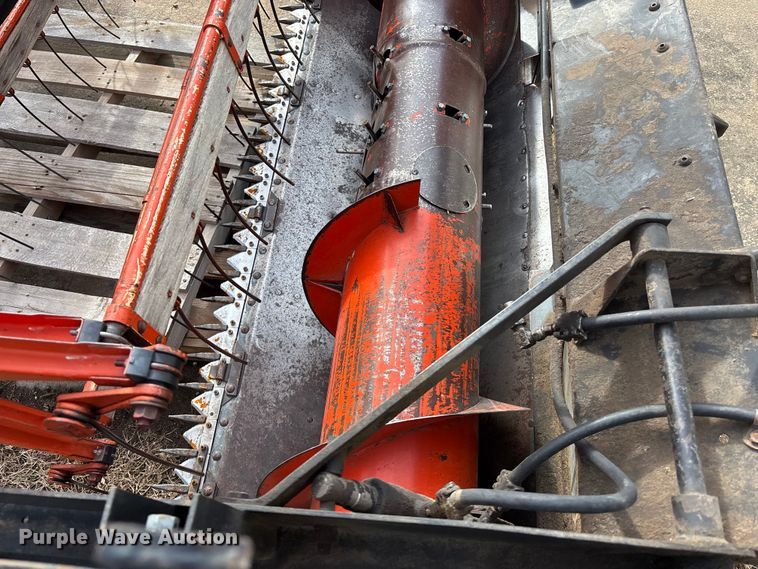 image for item FC1550 Gleaner EIII combine