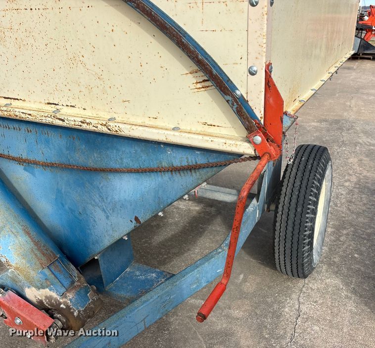 image for item FC1554 Quality Line grain cart