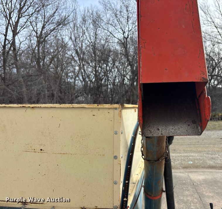 image for item FC1554 Quality Line grain cart