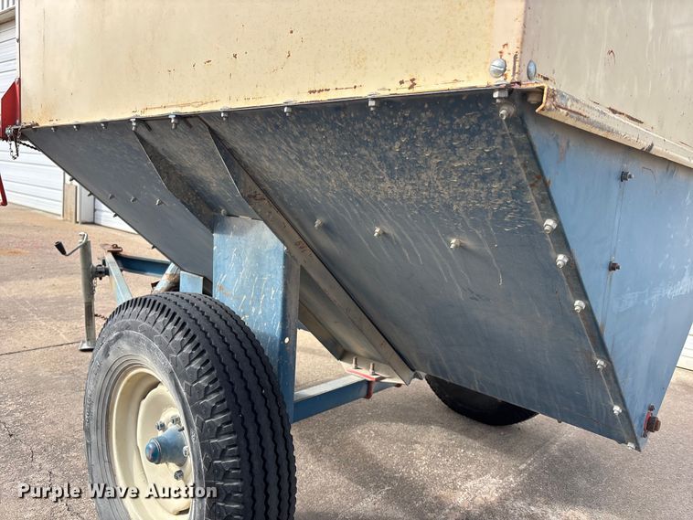 image for item FC1554 Quality Line grain cart