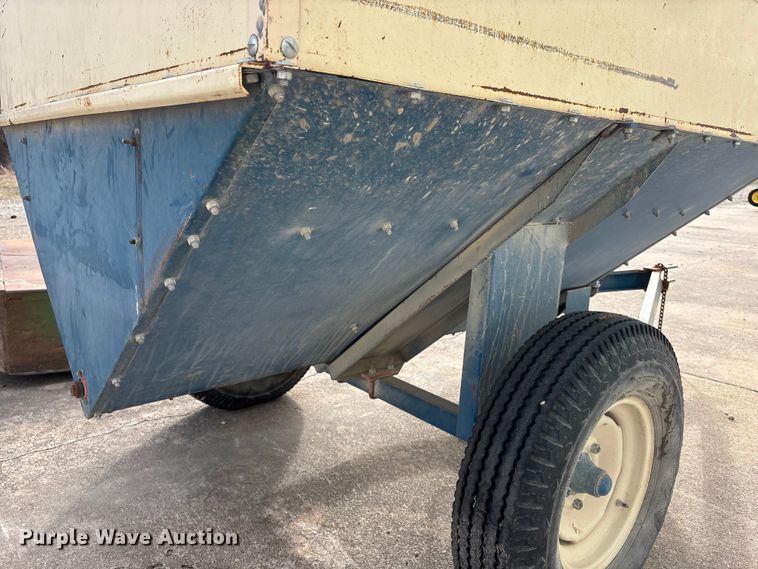 image for item FC1554 Quality Line grain cart