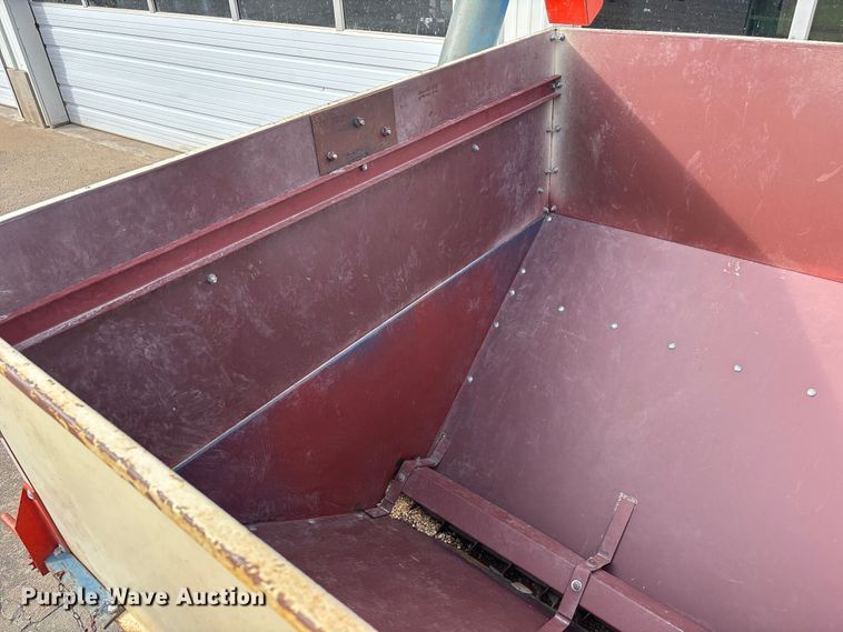 image for item FC1554 Quality Line grain cart