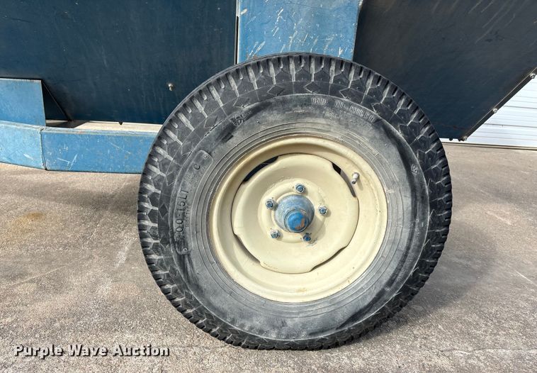 image for item FC1554 Quality Line grain cart