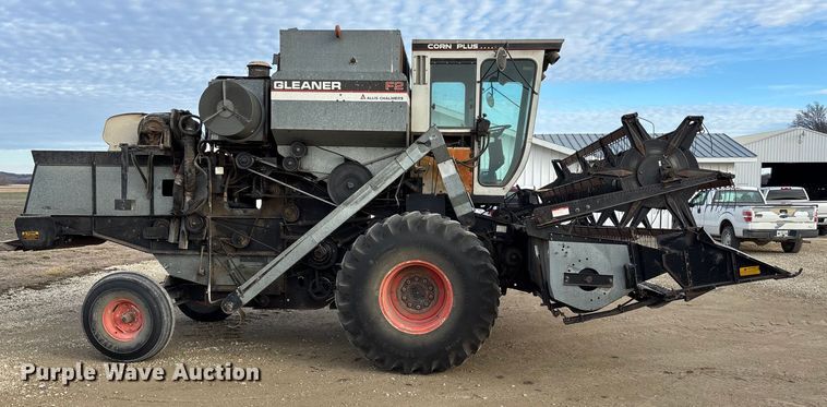image for item FC1555 Gleaner F2 combine