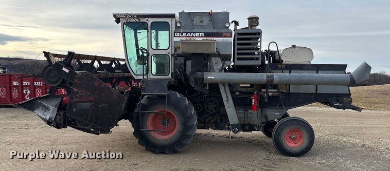 image for item FC1555 Gleaner F2 combine