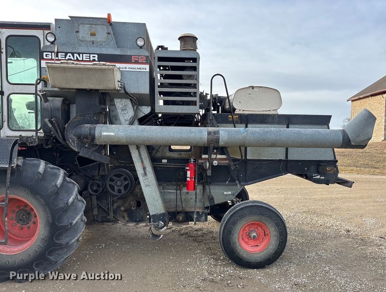image for item FC1555 Gleaner F2 combine