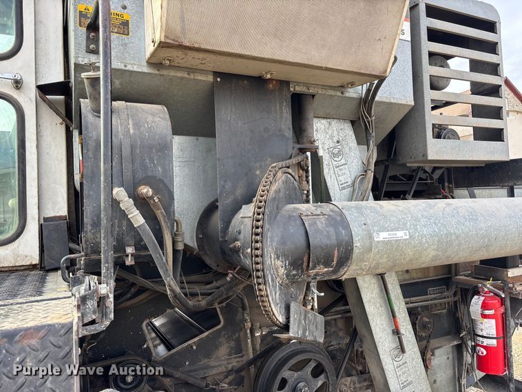 image for item FC1555 Gleaner F2 combine