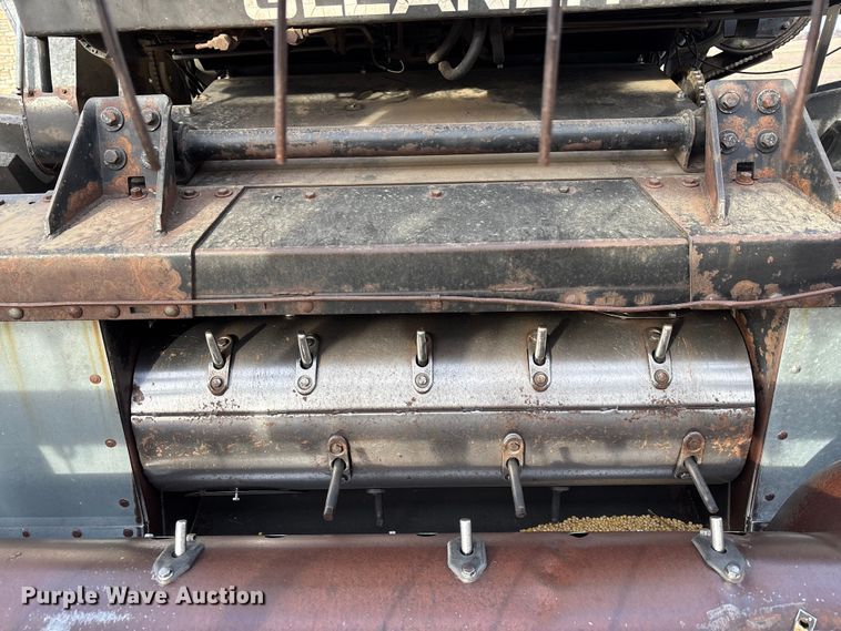 image for item FC1555 Gleaner F2 combine
