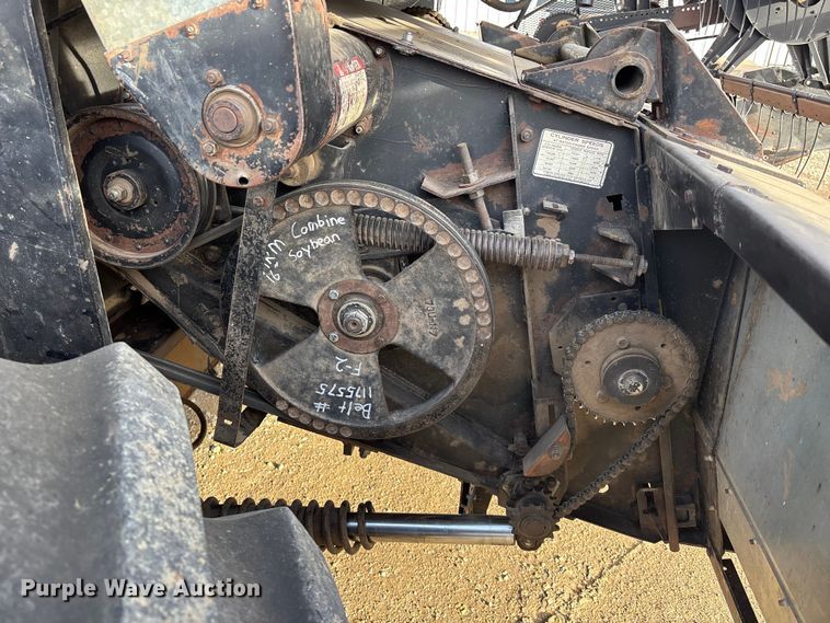 image for item FC1555 Gleaner F2 combine