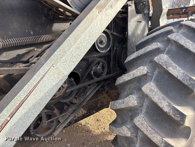 image for item FC1555 Gleaner F2 combine