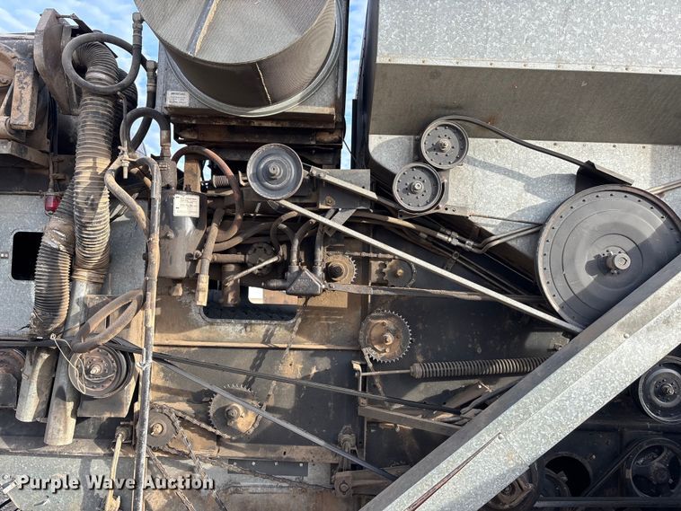 image for item FC1555 Gleaner F2 combine