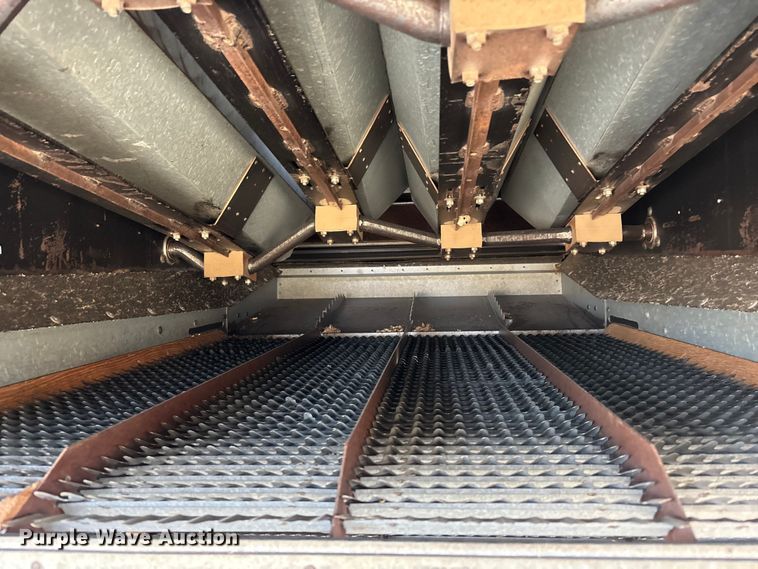 image for item FC1555 Gleaner F2 combine