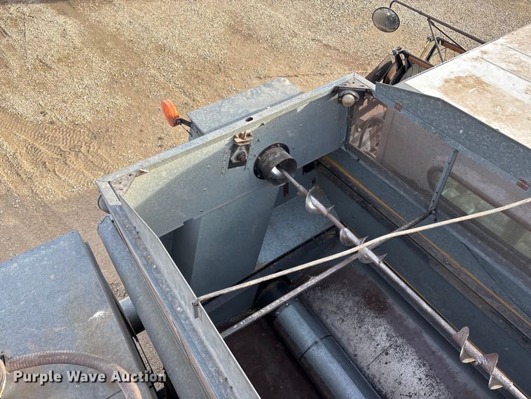 image for item FC1555 Gleaner F2 combine