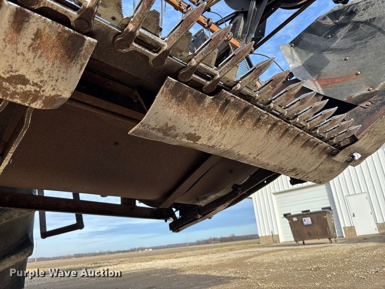 image for item FC1555 Gleaner F2 combine