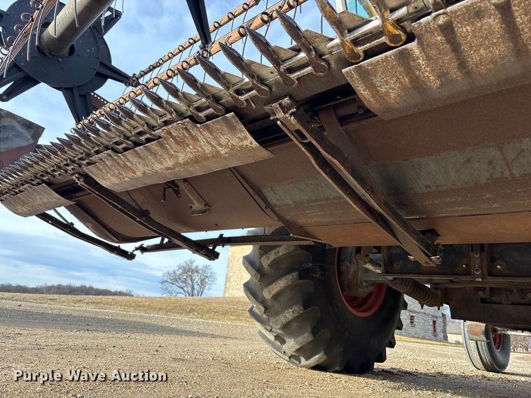 image for item FC1555 Gleaner F2 combine