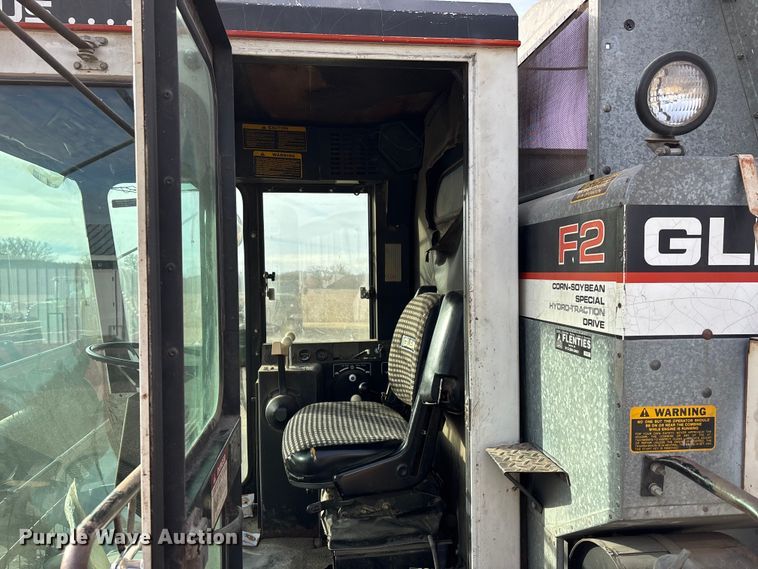 image for item FC1555 Gleaner F2 combine