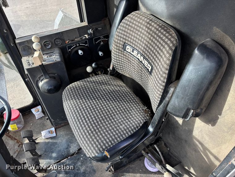 image for item FC1555 Gleaner F2 combine