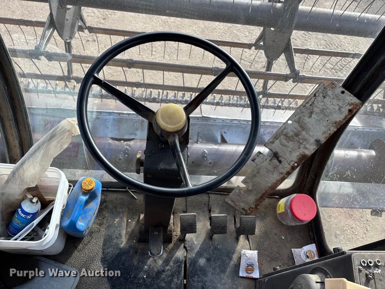 image for item FC1555 Gleaner F2 combine