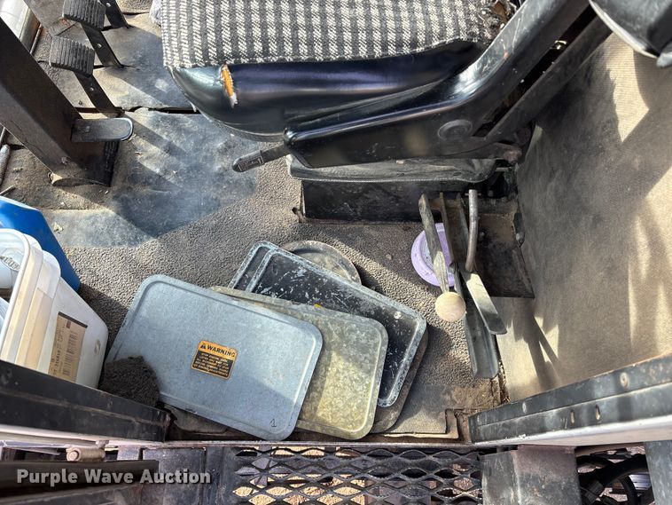 image for item FC1555 Gleaner F2 combine