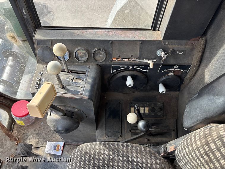 image for item FC1555 Gleaner F2 combine