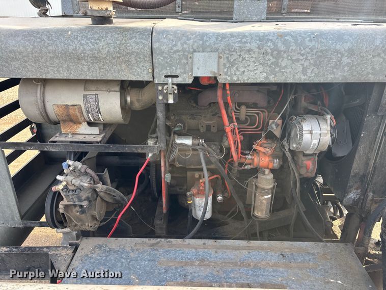 image for item FC1555 Gleaner F2 combine