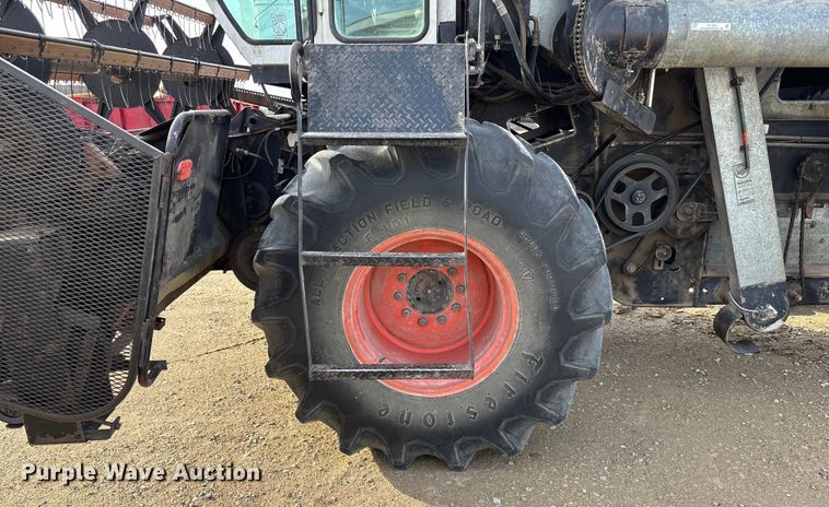 image for item FC1555 Gleaner F2 combine