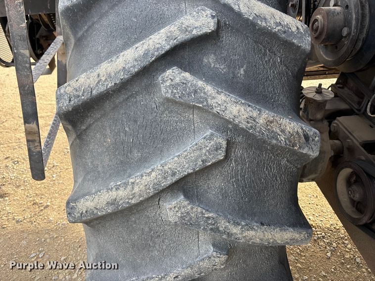 image for item FC1555 Gleaner F2 combine