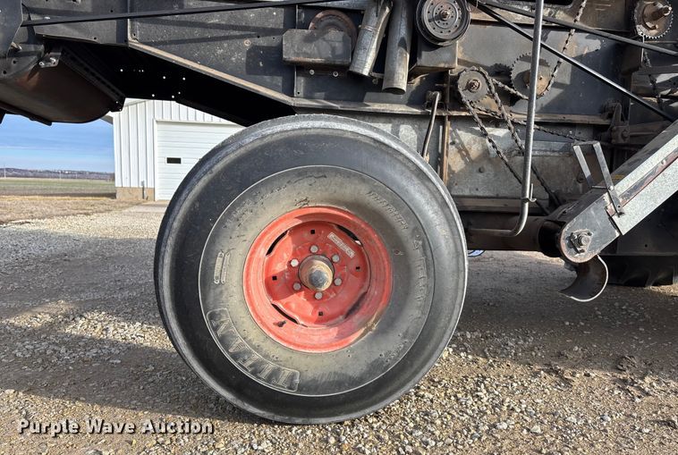 image for item FC1555 Gleaner F2 combine