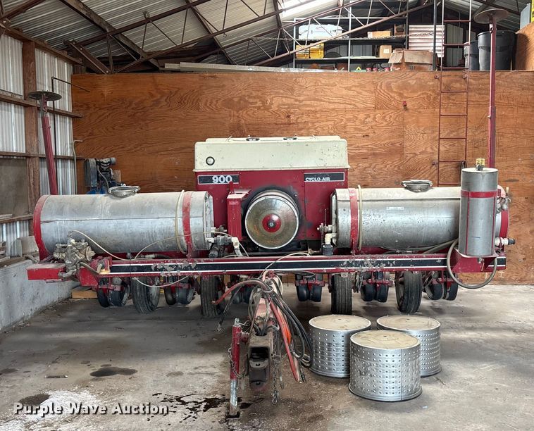 image for item FC1558 Case 900 Cyclo Air planter