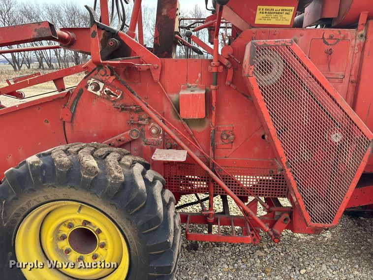 image for item FC1563 1979 Hege 115B combine